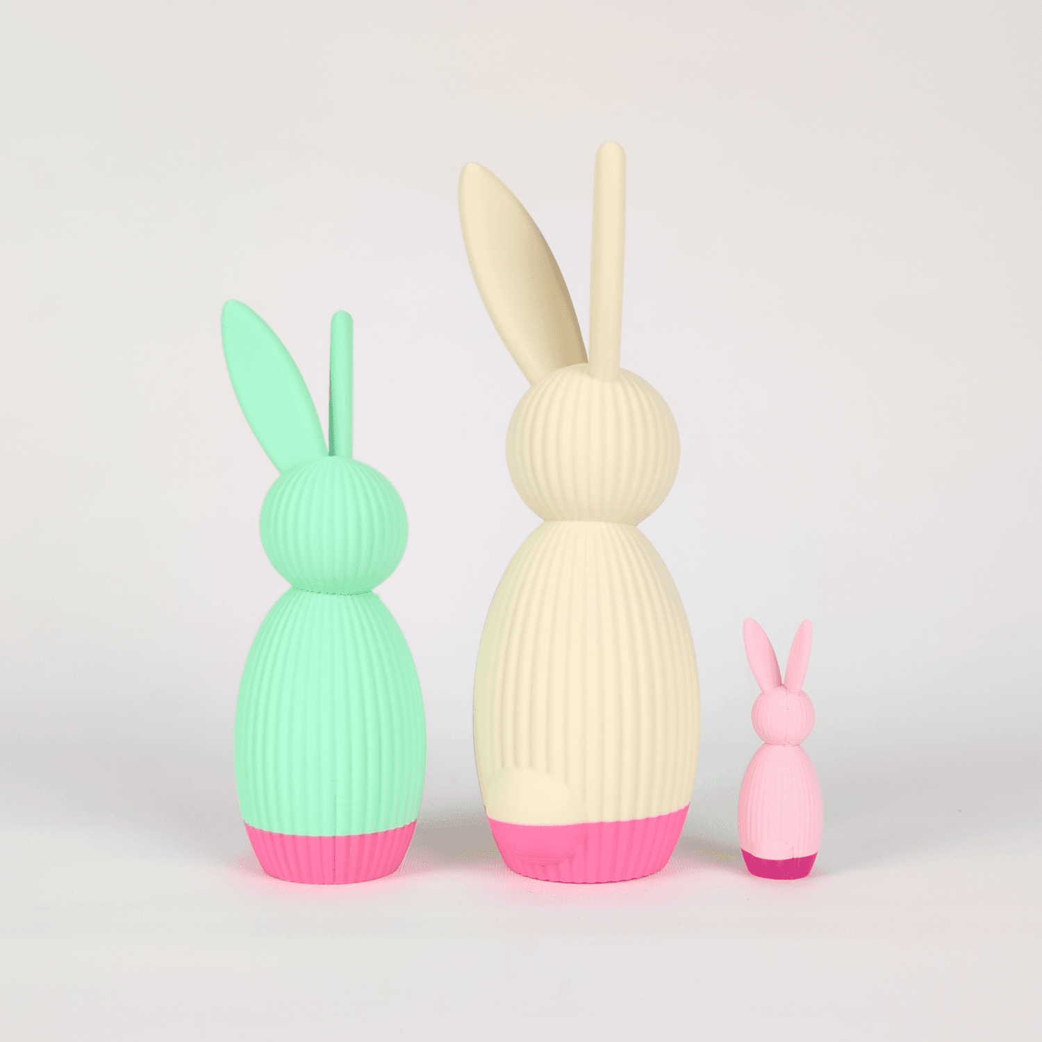 Hasen in Mint und Beige mit kleinem rosa Hasen